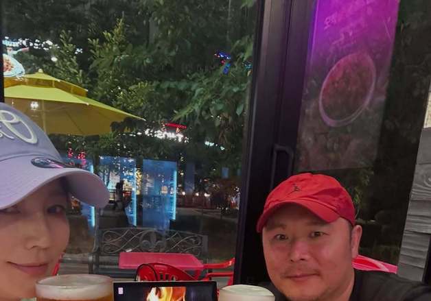 '결혼 3주년' 안혜경, 촬영감독 남편과 다정하네…"꽃 고마워" [N샷]
