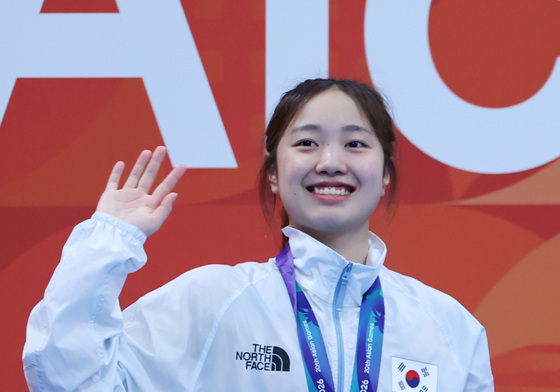 은메달 목에 건 박시은