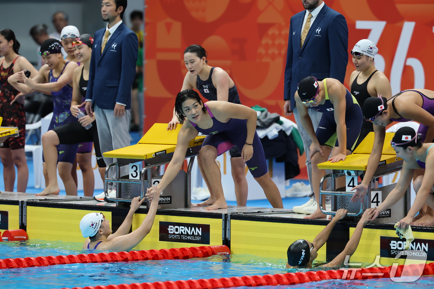 (도쿄=뉴스1) 김민지 기자 = 24일 도쿄 아쿠아틱스 센터에서 열린 2026 아이치·나고야 아시안게임 수영 여자 800m 계영 결승에서 조현주, 허연경, 한다경, 이송은이 동메달 …