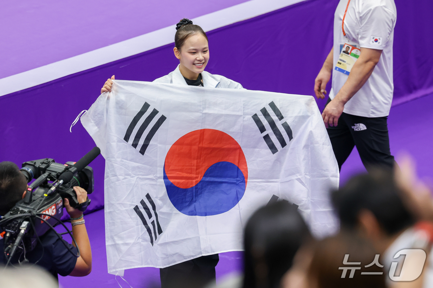 (나고야=뉴스1) 안은나 기자 = 대한민국 여서정이 24일 일본 나고야시 종합체육관에서 열린 2026 아이치·나고야 아시안게임 기계체조 여자 도마 개인전 결선에서 금메달을 확정지은 …
