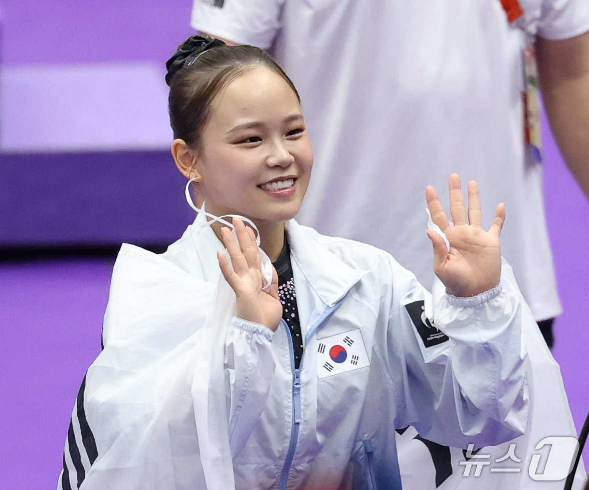 (나고야=뉴스1) 안은나 기자 = 대한민국 여서정이 24일 일본 나고야시 종합체육관에서 열린 2026 아이치·나고야 아시안게임 기계체조 여자 도마 개인전 결선에서 금메달을 확정지은 …