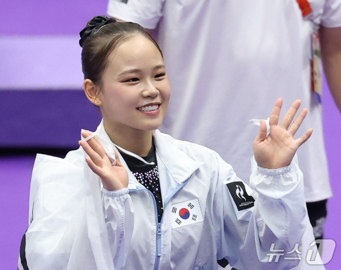 (나고야=뉴스1) 안은나 기자 = 대한민국 여서정이 24일 일본 나고야시 종합체육관에서 열린 2026 아이치·나고야 아시안게임 기계체조 여자 도마 개인전 결선에서 금메달을 확정지은 …