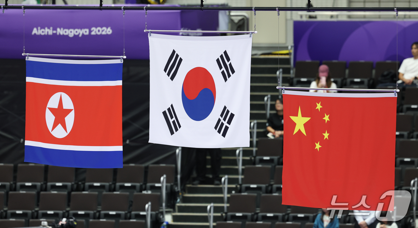 (나고야=뉴스1) 안은나 기자 = 대한민국 여서정이 24일 일본 나고야시 종합체육관에서 열린 2026 아이치·나고야 아시안게임 기계체조 여자 도마 개인전 결선 시상식에서 금메달을, …