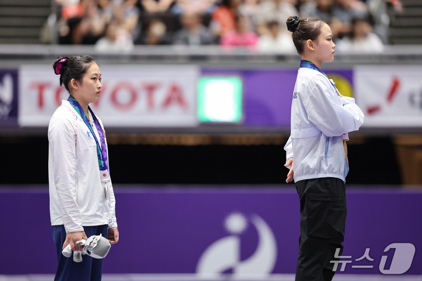 (나고야=뉴스1) 김도우 기자 = 대한민국 여서정이 24일 일본 나고야시 종합체육관에서 열린 2026 아이치·나고야 아시안게임 기계체조 여자 개인 도마 결선 시상식에서 금메달을 목 …