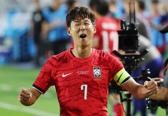 손흥민, '모레노호' 데뷔전서 득점포…'신임 사령탑' 신뢰에 답했다