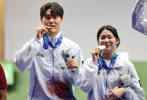 추가은-홍수현, 공기권총 혼성 단체전서 은메달 합작[AG]