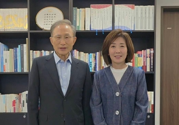 추석 앞두고 MB 만난 나경원 "보수정권 성과, 역사에 더욱 선명해져"