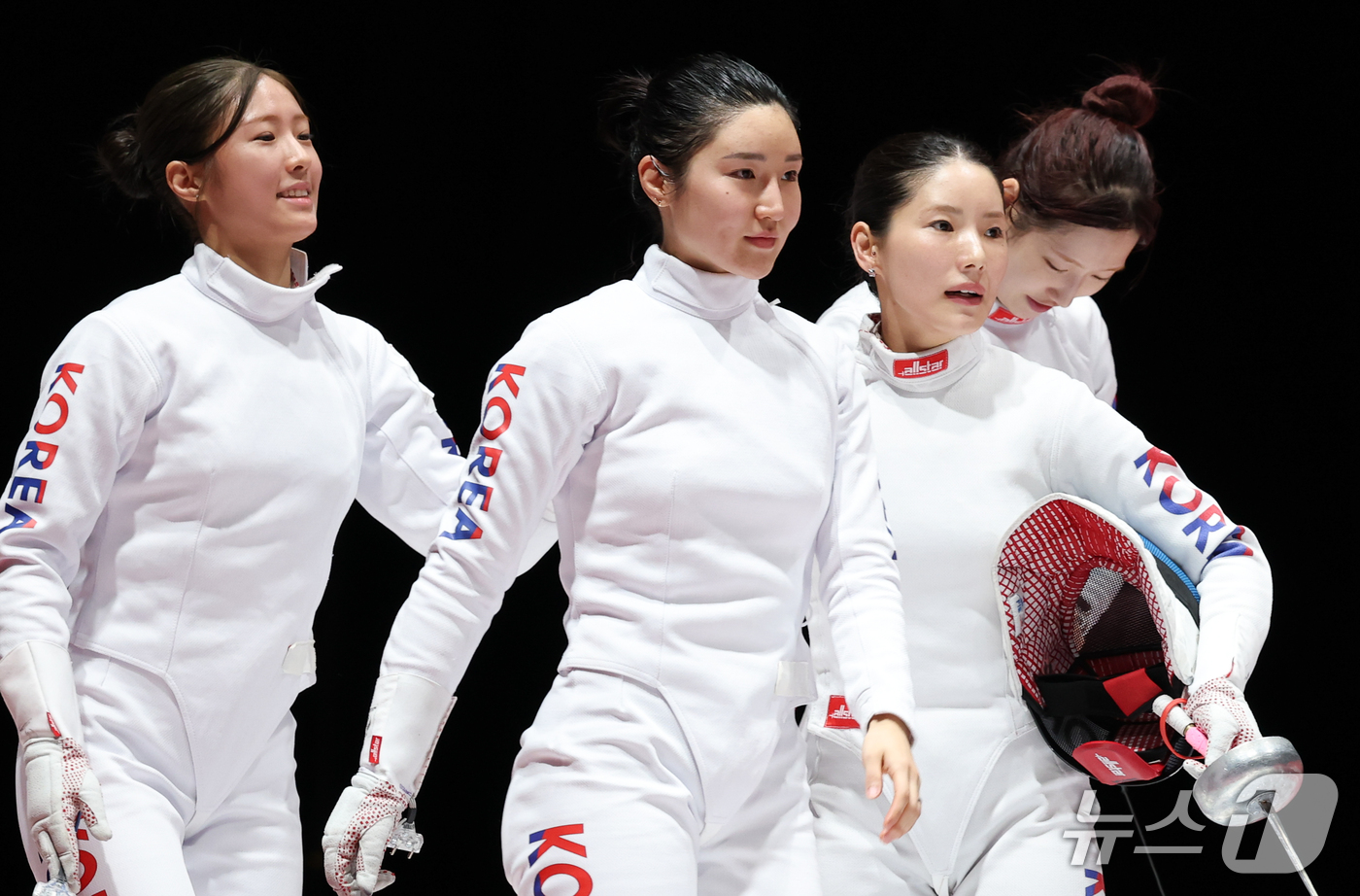 (도코나메=뉴스1) 안은나 기자 = 대한민국 이혜인, 송세라, 임태희, 양승혜가 25일 일본 아이치 스카이 엑스포홀에서 열린 2026 아이치·나고야 아시안게임 펜싱 여자 에페 단체 …