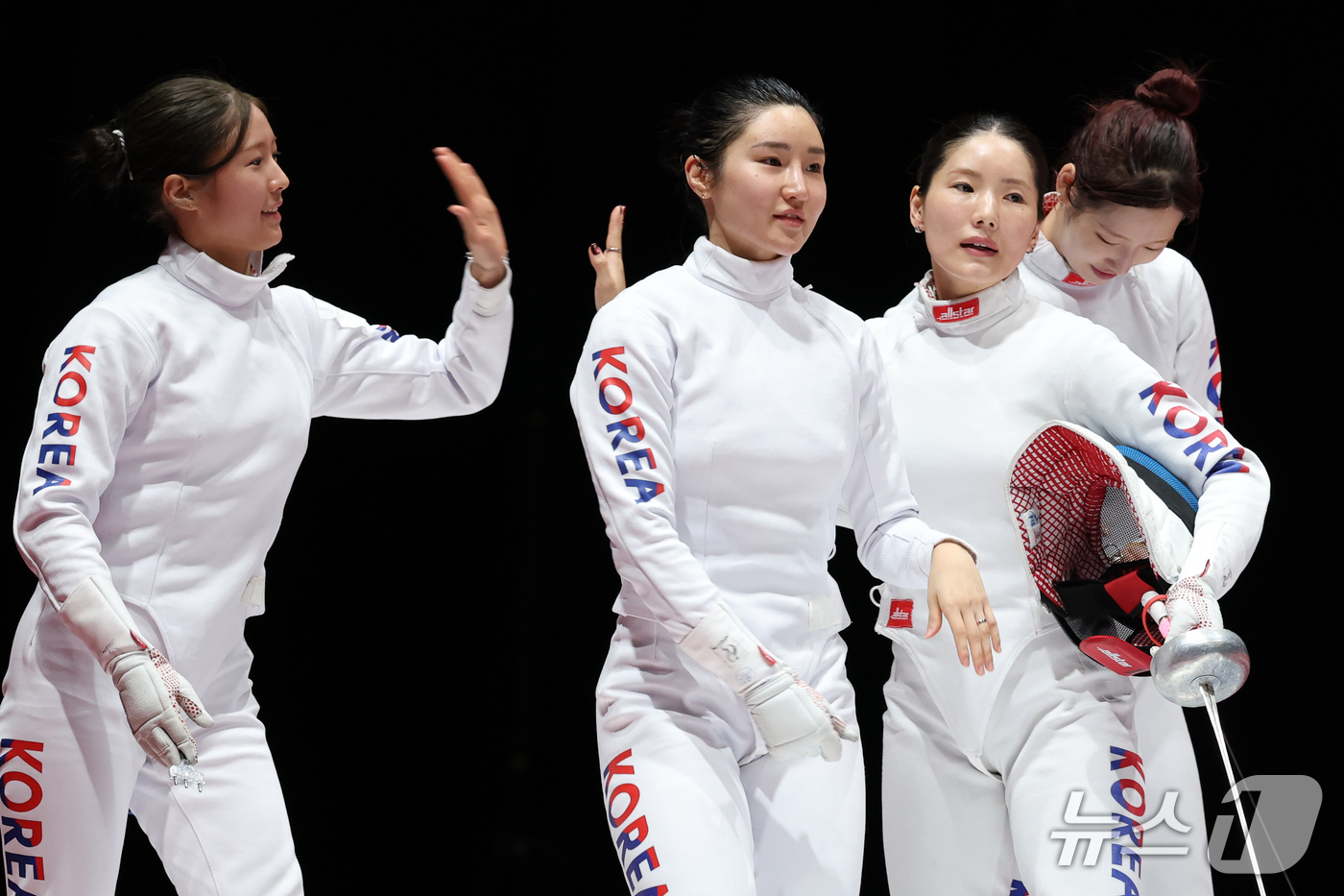 (도코나메=뉴스1) 안은나 기자 = 대한민국 이혜인, 송세라, 임태희, 양승혜가 25일 일본 아이치 스카이 엑스포홀에서 열린 2026 아이치·나고야 아시안게임 펜싱 여자 에페 단체 …
