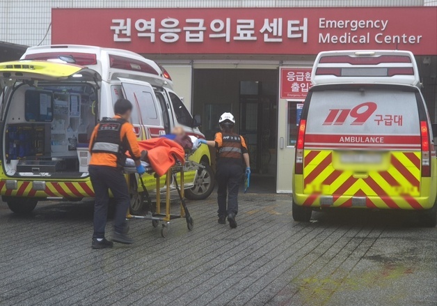[르포]"아버님, 눈 떠보세요"…쉴 틈 없는 '동해안 최종 응급실'의 추석