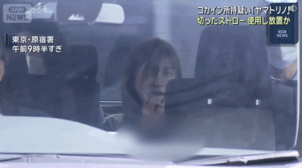 유명 접대부, 호송차서 혀 내밀고 윙크…부캉이 찍다 휴대폰 '풍덩'[주간HIT영상]