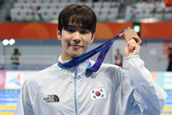 동메달 든 김민섭