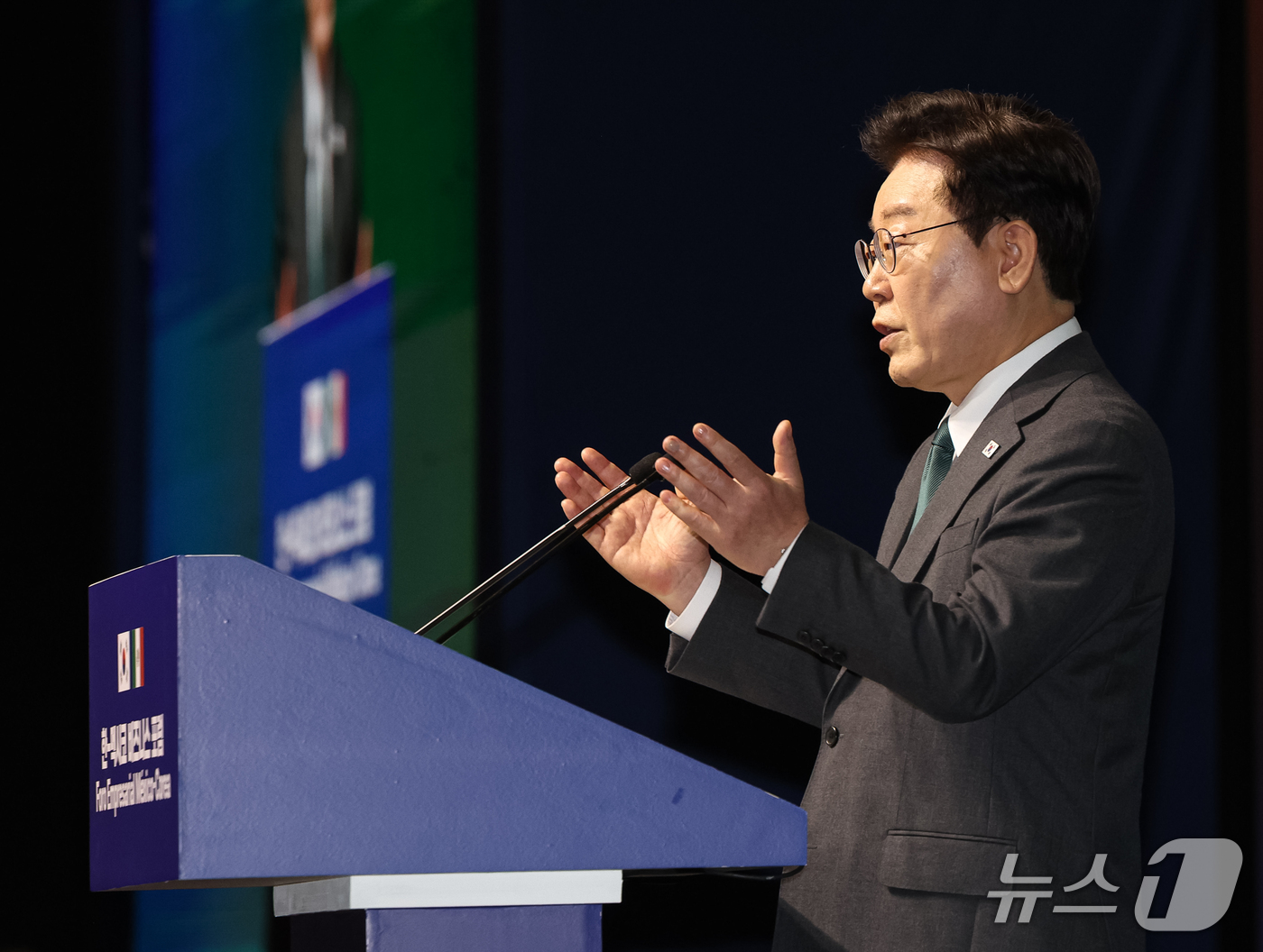 (멕시코시티=뉴스1) 허경 기자 = 이재명 대통령이 25일(현지시간) 멕시코 멕시코시티 월드트레이드센터에서 열린 한·멕시코 비즈니스포럼에서 발언을 하고 있다. 2026.9.26/뉴 …