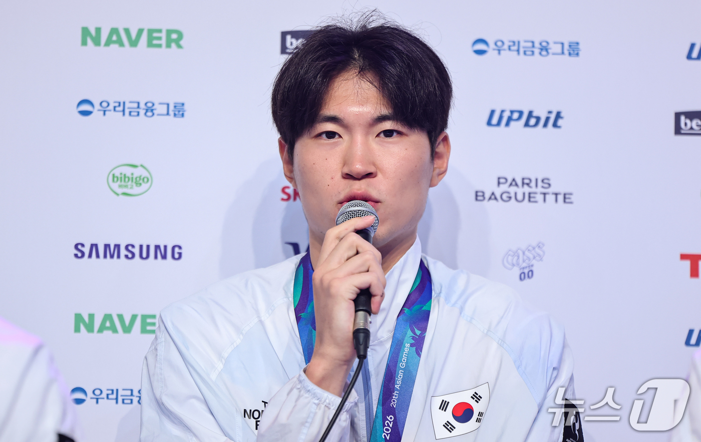 (나고야=뉴스1) 김도우 기자 = 3X3농구 이동근이 26일 일본 나고야 코리안하우스에서 열린 금메달리스트 기자회견에서 금메달 수상 소감을 밝히고 있다. 2026.9.26/뉴스1
