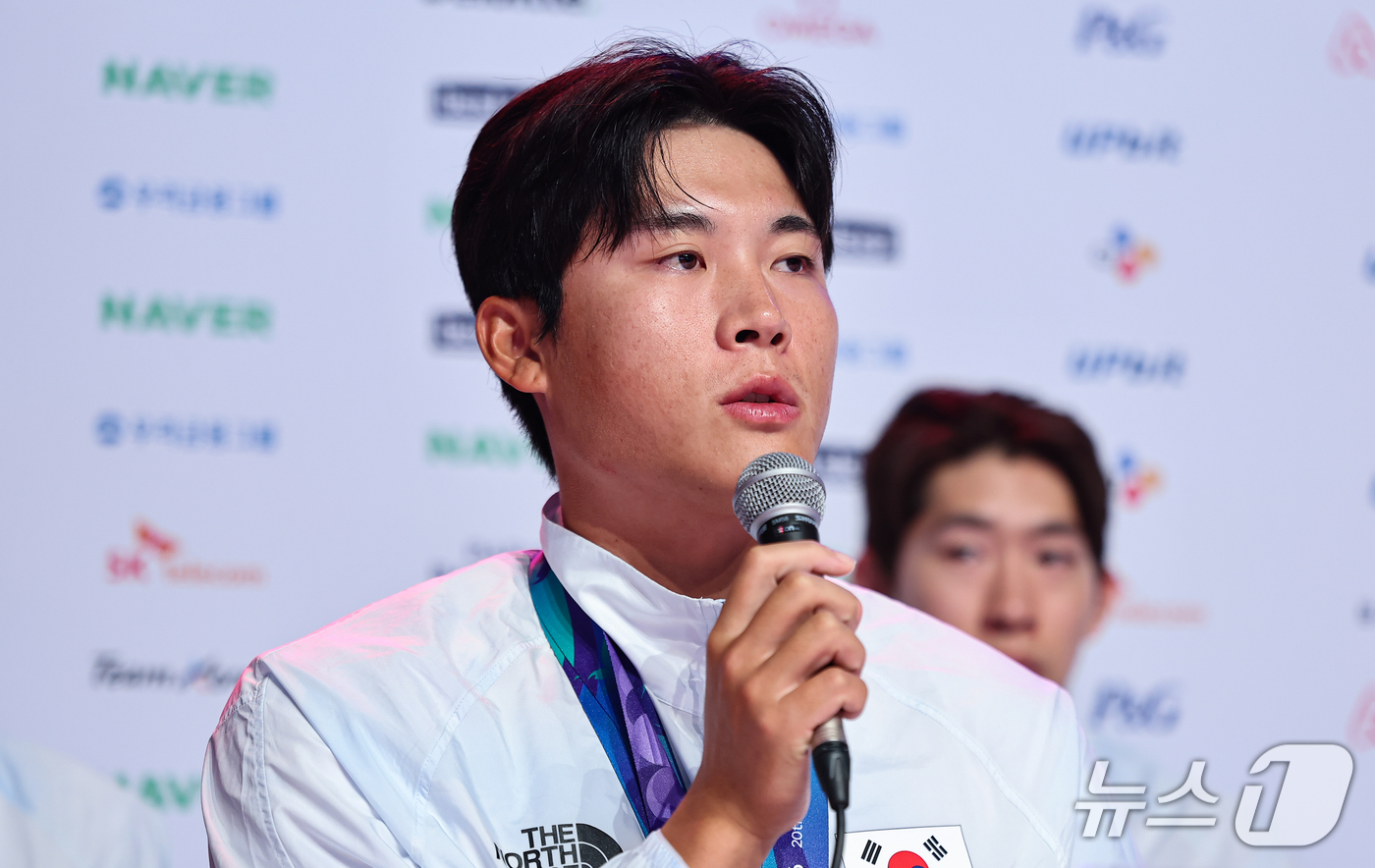 (나고야=뉴스1) 김도우 기자 = 카약 김효빈이 26일 일본 나고야 코리안하우스에서 열린 금메달리스트 기자회견에서 금메달 수상 소감을 밝히고 있다. 2026.9.26/뉴스1
