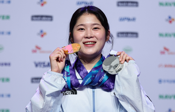 추가은 '자랑스러운 메달 들고'