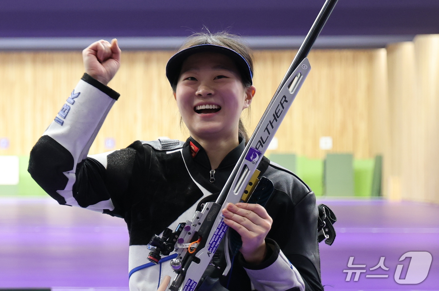 (도요타=뉴스1) 안은나 기자 = 대한민국 김지은이 26일 일본 아이치현 사격장에서 열린 2026 아이치·나고야 아시안게임 사격 여자 50m 소총 3자세 개인전 결선에서 동메달을 …