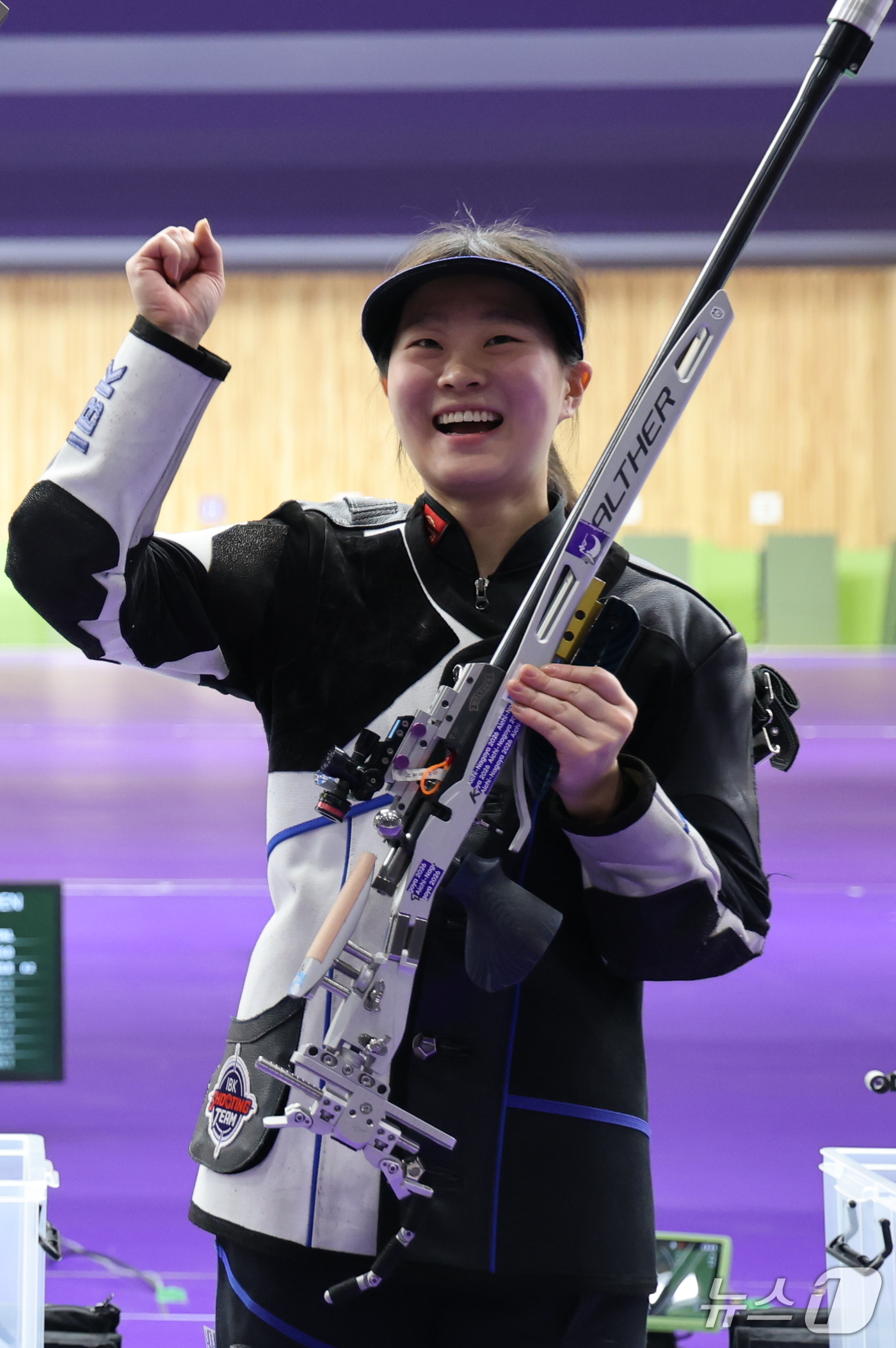 (도요타=뉴스1) 안은나 기자 = 대한민국 김지은이 26일 일본 아이치현 사격장에서 열린 2026 아이치·나고야 아시안게임 사격 여자 50m 소총 3자세 개인전 결선에서 동메달을 …