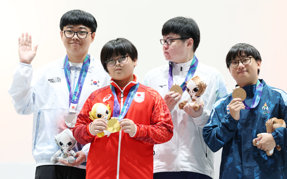 金 따고도 '무표정' 11세 소년…"기뻤지만 표정 바꾸기 부끄러워"[AG]