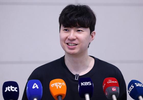 NBA 향해 출국하는 이현중