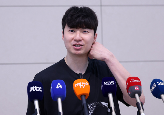 NBA 향해 출국하는 이현중