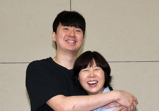 이현중, 어머니 응원 받으며 포틀랜드로