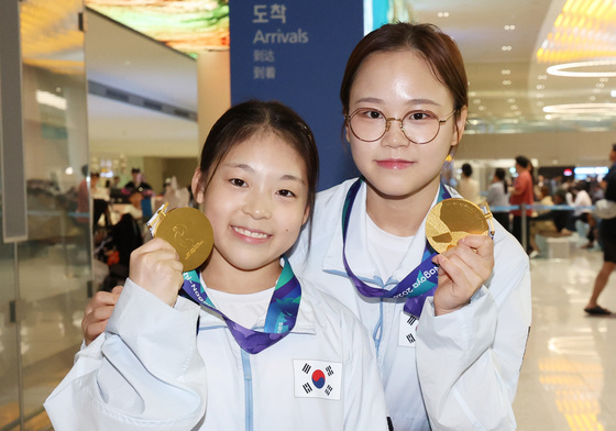 금빛 미소 짓는 황서현·여서정