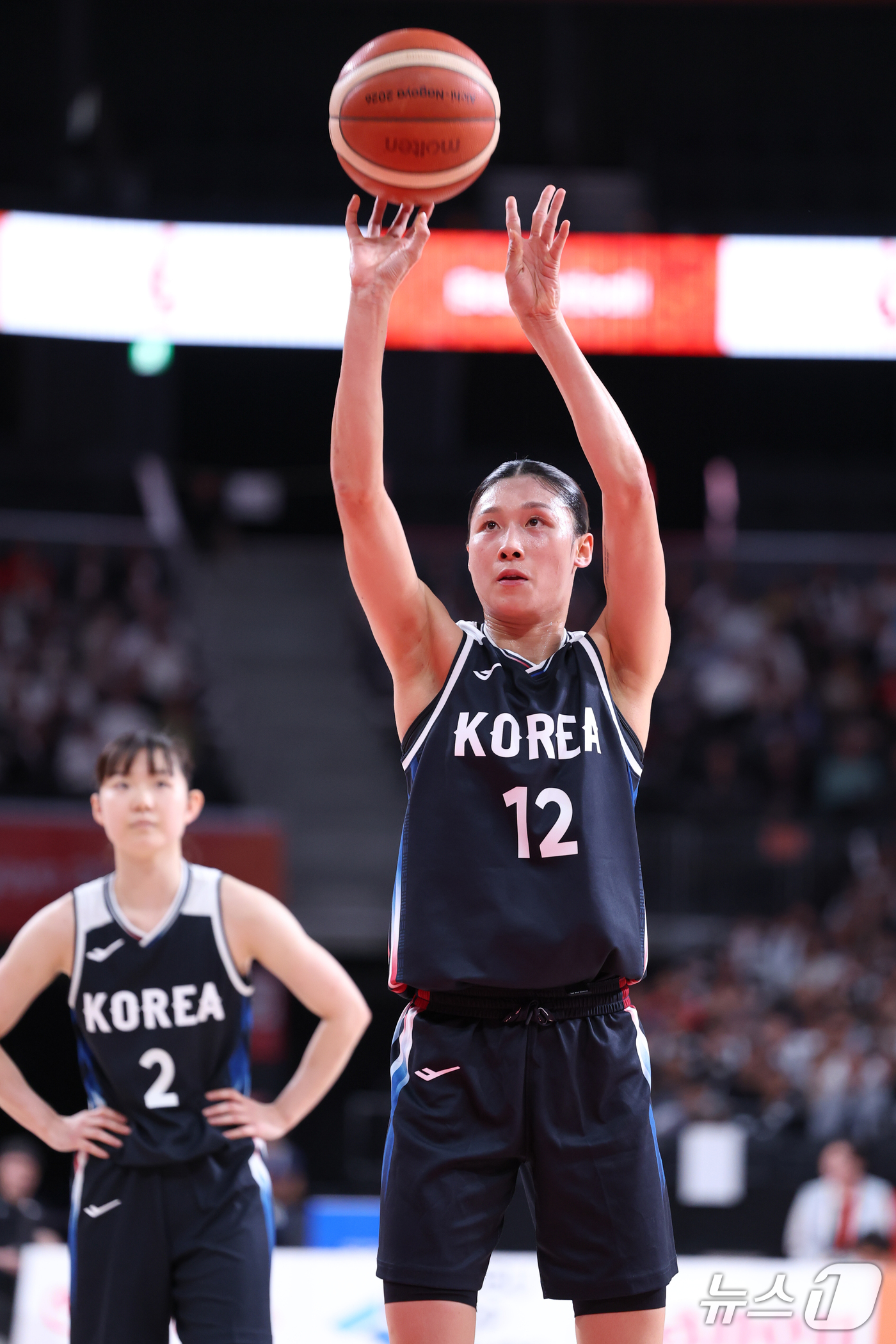 (나고야=뉴스1) 안은나 기자 = 26일 일본 나고야 아이치 인터내셔널 아레나에서 열린 2026 아이치·나고야 아시안게임 여자농구 결승전 대한민국과 일본의 경기, 한국 이해란이 자 …
