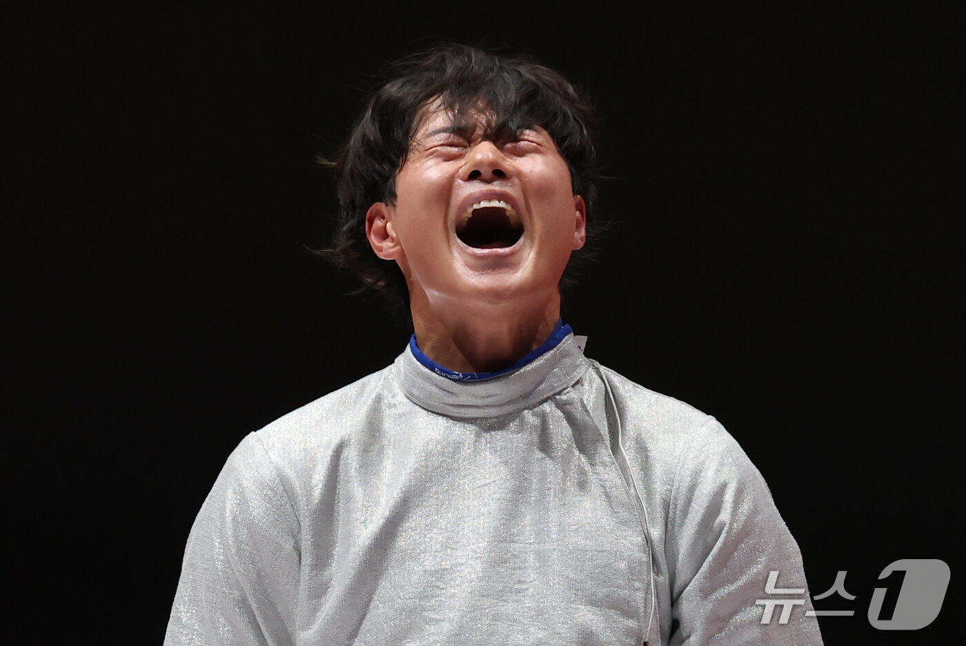 본문 이미지 - 26일 일본 아이치현 도코나메 아이치 스카이 엑스포에서 열린 2026 아이치·나고야 아시안게임 펜싱 남자 사브르 단체전 결승에서 승리하며 아시안게임 4연패를 달성한 오상욱이 포효하고 있다. 2026.9.26 ⓒ 뉴스1 김민지 기자