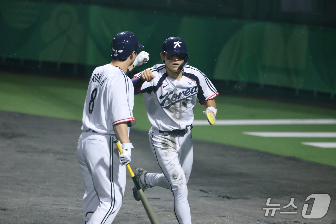 (아이치=뉴스1) 김도우 기자 = 26일 오후 일본 아이치현 도요하시 시민구장에서 열린 2026 아이치·나고야 아시안게임 야구 슈퍼라운드 2차전 대한민국과 중국의 경기 1회말 1사 …