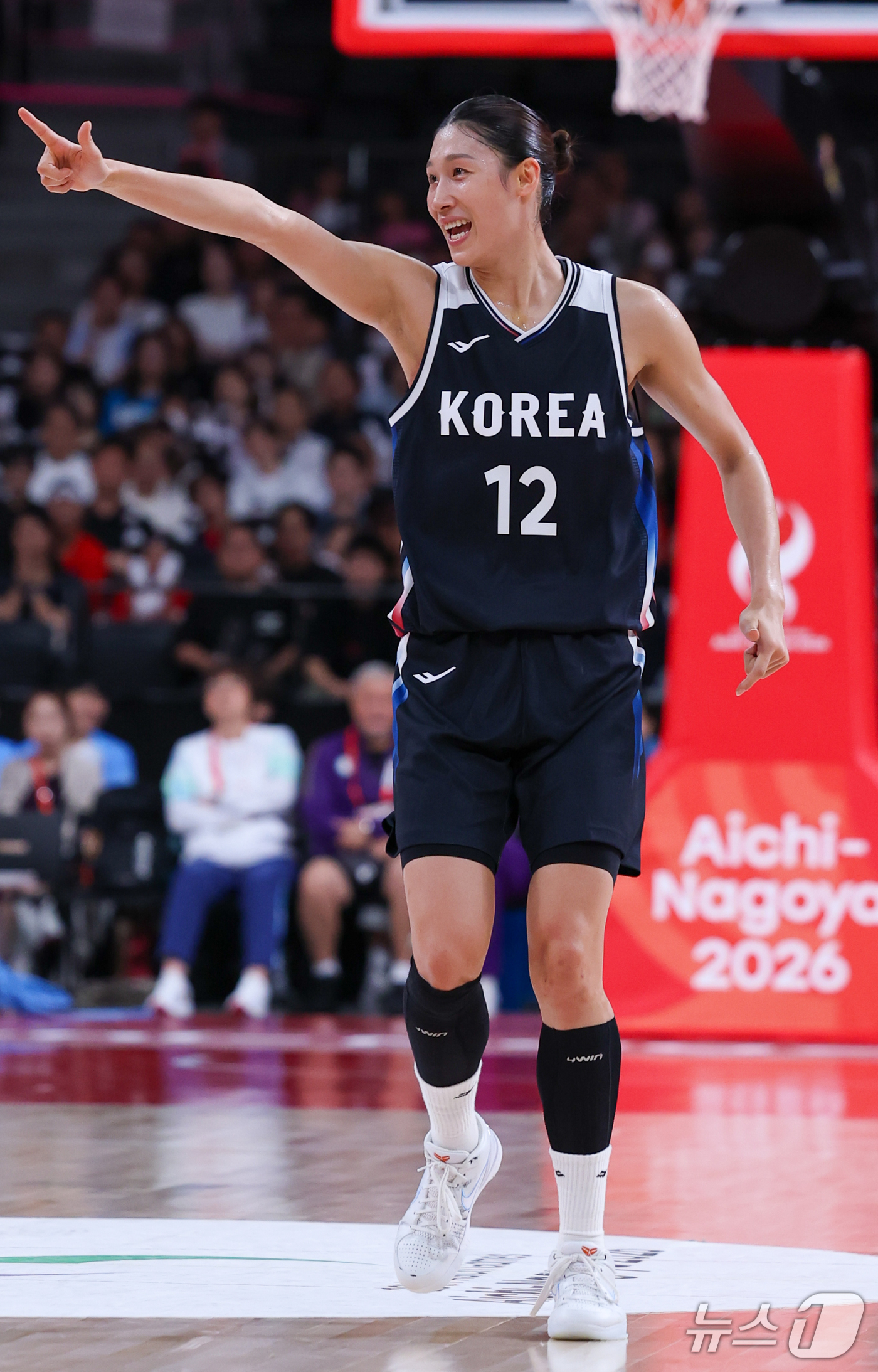(나고야=뉴스1) 안은나 기자 = 26일 일본 나고야 아이치 인터내셔널 아레나에서 열린 2026 아이치·나고야 아시안게임 여자농구 결승전 대한민국과 일본의 경기, 한국 이해란이 3 …