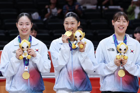 여자농구 金 이끈 이해란 "만족 못 해…WNBA 향해 더 뛰겠다"[AG]