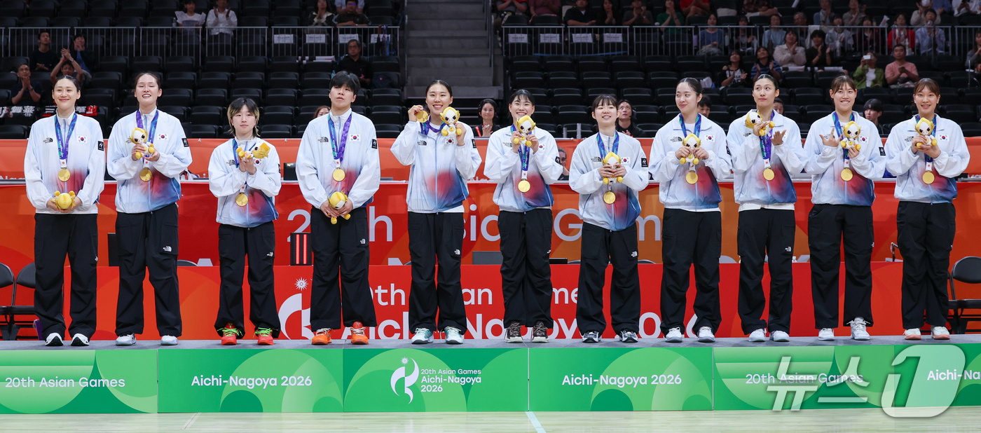 (나고야=뉴스1) 안은나 기자 = 대한민국 주장 강이슬을 비롯한 여자농구 대표팀이 26일 일본 나고야 아이치 인터내셔널 아레나에서 열린 2026 아이치·나고야 아시안게임 여자농구 …