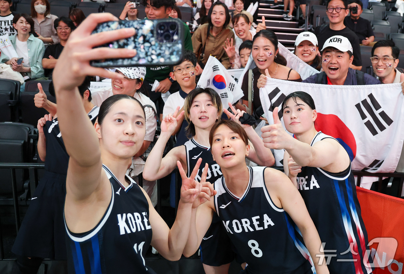 (나고야=뉴스1) 안은나 기자 = 대한민국 박소희, 정현, 안혜지, 이소희가 26일 일본 나고야 아이치 인터내셔널 아레나에서 열린 2026 아이치·나고야 아시안게임 여자농구 결승전 …