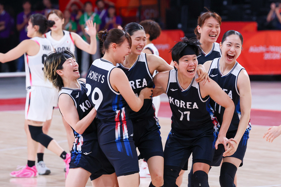 [뉴스1 PICK] 여자농구, 일본 꺾고 AG 금메달…12년 만에 남녀 동반 우승