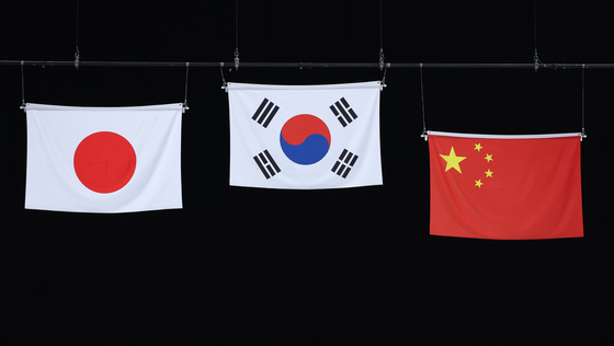 여자농구도 금메달, 포디움에 걸린 태극기