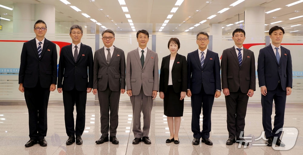 (평양 노동신문=뉴스1) = 북한 노동당 기관지 노동신문은 27일 "김일성종합대학창립 80돌 기념 국제학술토론회에 참가할 총련 조선대학교대표단이 26일 평양에 도착했다"라고 보도했 …