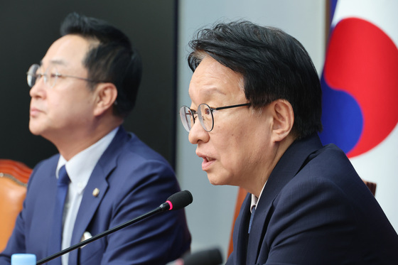 추석 민심 기자간담회 발언하는 권칠승