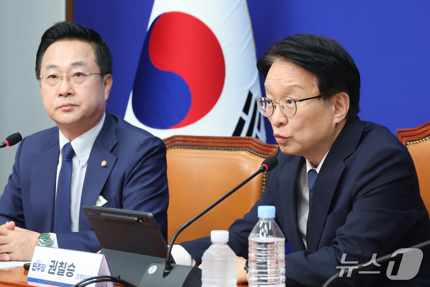 (서울=뉴스1) 신웅수 기자 = 권칠승 더불어민주당 정책위의장이 27일 서울 여의도 국회에서 추석민심 관련 기자간담회를 하고 있다. 2026.9.27/뉴스1