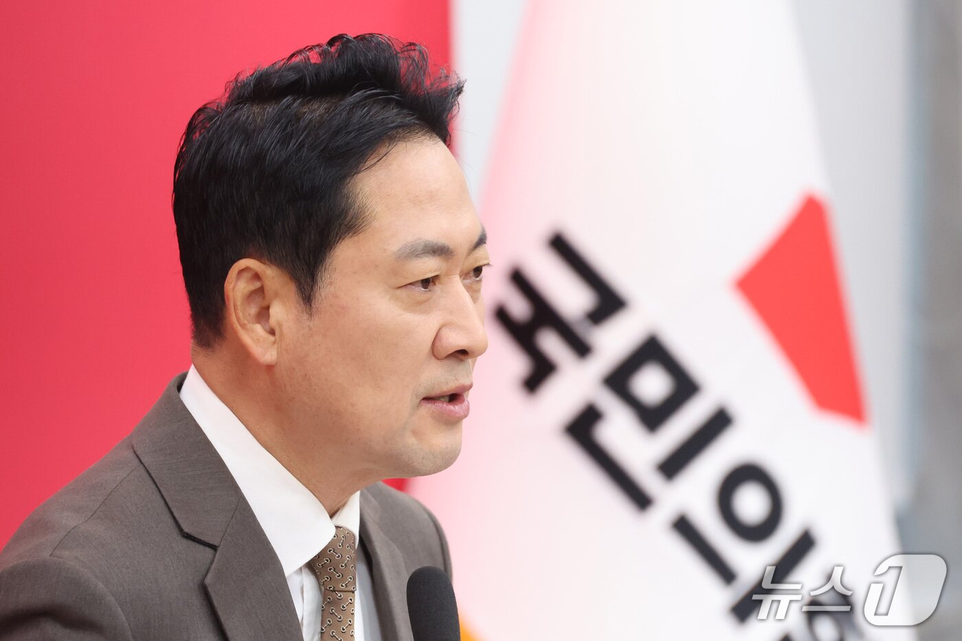 본문 이미지 - 장동혁 국민의힘 대표가 27일 서울 여의도 국회에서 현안 관련 기자회견을 하고 있다. 2026.9.27 ⓒ 뉴스1 신웅수 기자