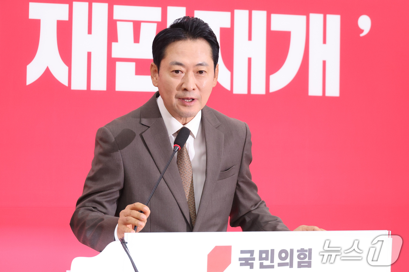 (서울=뉴스1) 신웅수 기자 = 장동혁 국민의힘 대표가 27일 서울 여의도 국회에서 현안 관련 기자회견을 하고 있다. 2026.9.27/뉴스1