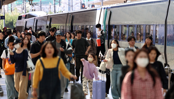 "반도체 사야지" "집은 언제 사나"…추석 밥상머리 화두는 '주식·부동산'