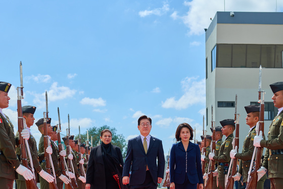 귀국길 나서는 이재명 대통령