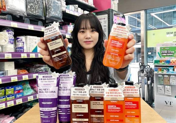 "편의점 캐릭터가 화장품으로"…CU프렌즈, 페리페라와 뷰티 시장 공략