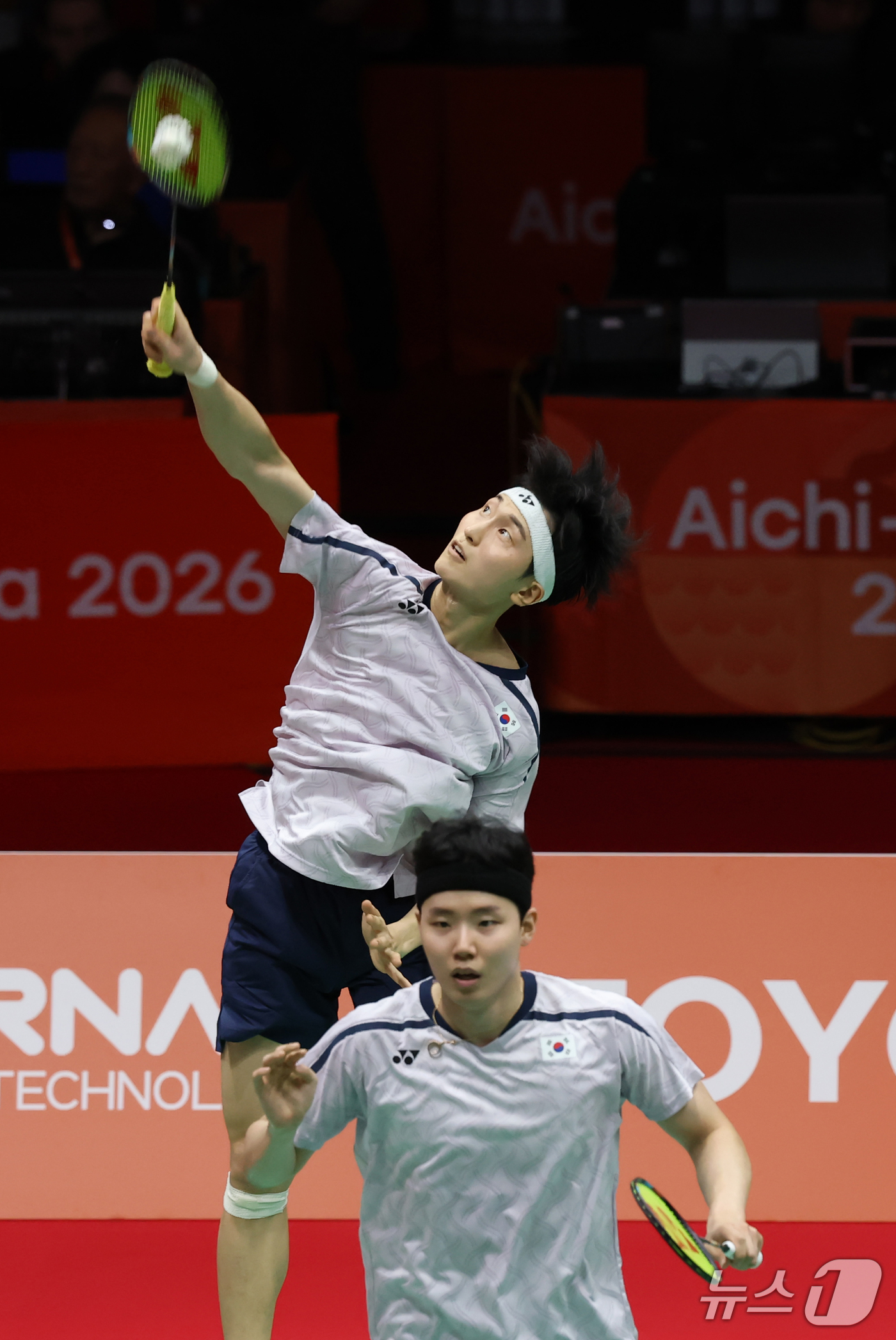 (이치노미야=뉴스1) 김민지 기자 = 대한민국 서승재와 김원호가 27일 일본 아이치현 이치노미야 종합체육관에서 열린 2026 아이치 나고야 아시안게임 배드민턴 남자 복식 8강에서 …