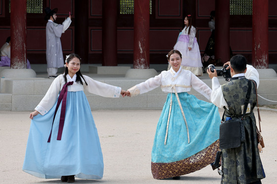 '한국 명절 추억 담기'