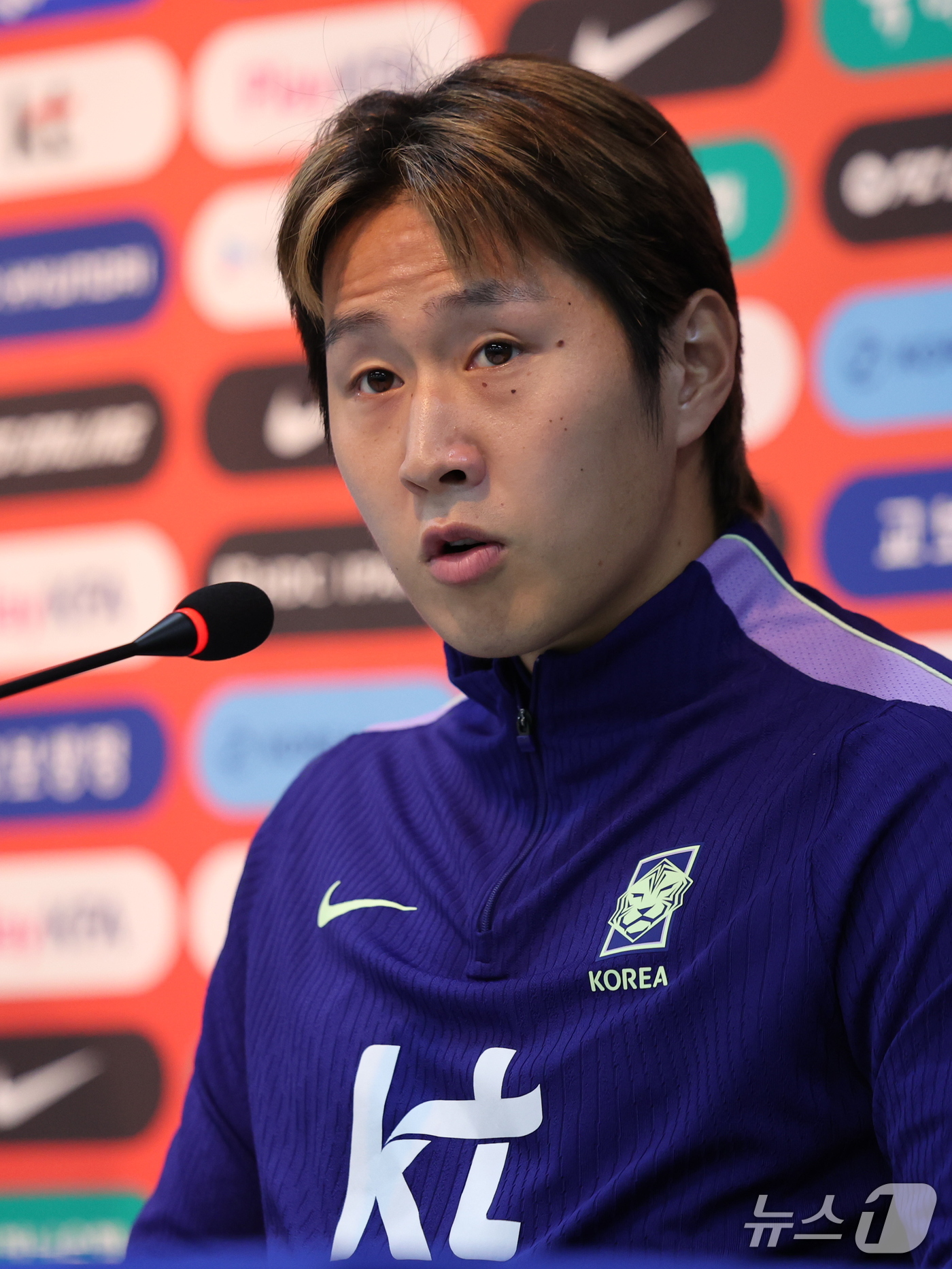 (서울=뉴스1) 김진환 기자 = 대한민국 축구대표팀 이강인이 우루과이와의 평가전을 하루 앞둔 27일 서울 마포구 서울월드컵경기장에서 훈련 전 공식 기자회견을 하고 있다. 2026. …