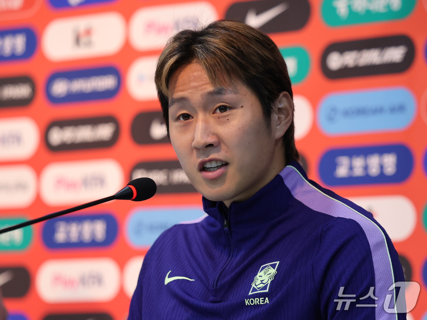 (서울=뉴스1) 김진환 기자 = 대한민국 축구대표팀 이강인이 우루과이와의 평가전을 하루 앞둔 27일 서울 마포구 서울월드컵경기장에서 훈련 전 공식 기자회견을 하고 있다. 2026. …