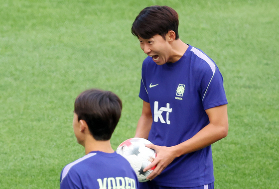 손흥민, 밝아진 표정