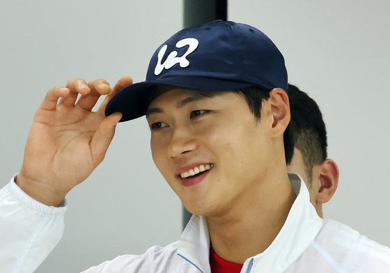 'AG 2개 대회 연속 2관왕' 오상욱, 팬들 연호에 쑥스러운 미소